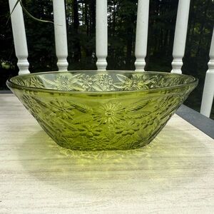 Vintage INDIANA GLASS CO floral and pineapple collection green glass bowl